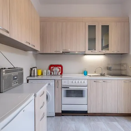 Lucie Center - 5 People Apartment *